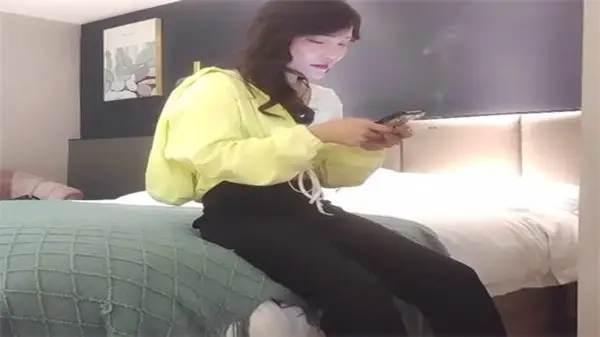 文先生狂插极品黑丝小骚货：吃鸡游戏中途淫乱交欢，高潮迭起欲罢不能！