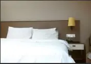 清纯大三学生妹课余兼职援交，嫩穴任你肆意抽插