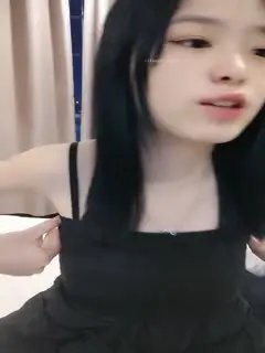 南宁表妹-梦涵❤️：好喜欢爸爸的大鸡巴，人间又想来高潮了，快点快点，你干嘛呀你干嘛啊，又内射我，又挨吃药了！第01集