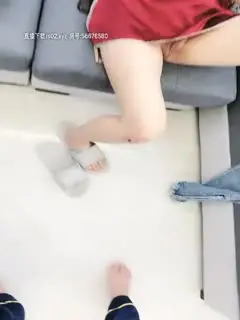 【人间水蜜桃】2男3女群P啪啪，一前一后骑乘抽擦大黑牛震动搞完再自慰，很是诱惑喜欢不要错过第03集
