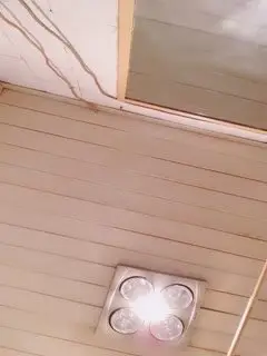 你的甜美学妹上线了，全程露脸一边跟狼友聊天一边发骚，揉奶玩逼看特写，听狼友指挥自慰逼逼呻吟，清纯可爱第03集