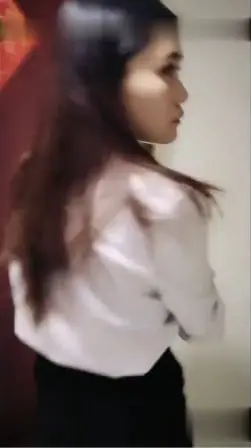 剧情高潮：黑丝女教师遭痴汉学生尾行回家，强制中出！