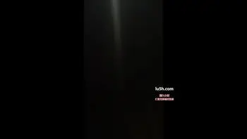 最美微胖反差女友私拍流出，激烈的撞击声让水流不住