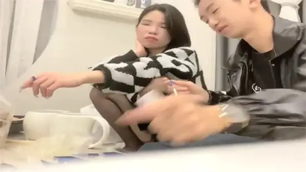 约炮高手出击！网聊黑丝苗条巨乳骚妹极致诱惑