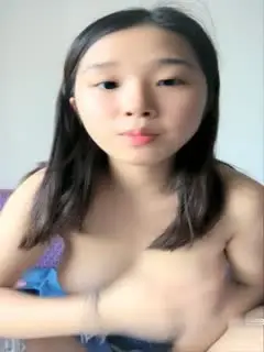 童颜大奶两个妹子双人秀学生制服诱惑穿戴道具JJ抽插按摩器震动玩的很嗨很是诱惑喜欢不要错过第01集
