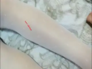 【MJ】真实迷玩老婆，好不容易搞到药，卧室内把老婆任意摆弄，鲍鱼一线天还挺粉，刺激诱惑