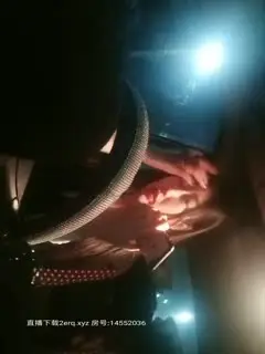 迷情小姐姐的浪漫之夜，一路开车一路骚，全程直播约炮狼友空降过程，简陋出租房里第07集