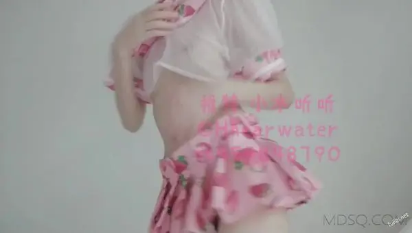 小水听听 - 萝莉草莓味自拍