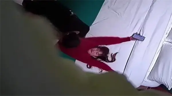 真实酒店偷拍实录：激情奇葩性爱场面曝光！