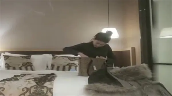 李寻欢蜜桃臀尤物！可盐可甜颜值爆表，腰臀扭动骚浪求插
