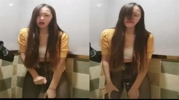 公厕黑丝苗条骚御姐！道具玩弄嫩穴自慰淫叫，浪语互动高潮喷水