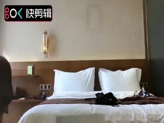 对白清晰☀️身材很顶的大一露脸女生开房约炮从前戏脱衣到啪啪一直嗲叫不停各种体位变换爆肏最后说要死掉了1080P原档第01集