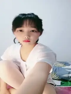 相貌清纯可人完全看不出已为人母的美少妇，带指套自慰抠穴特写私处十分粉嫩第01集