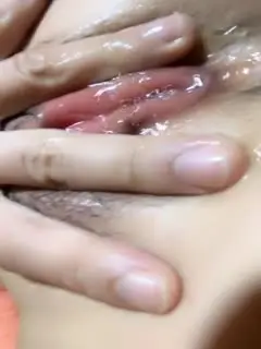 最新火遍全网的超人气网红陈丝丝玩的好嗨啊神似迪丽热巴跪舔+喷水+爆菊+粉鲍“好骚啊”高清原版无水印第02集