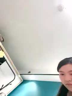 奶大好烦：巨乳小骚货，狼友狠狠耍礼物，就狠狠插骚逼，都不放过自己，叫声还很淫荡！(2)第04集