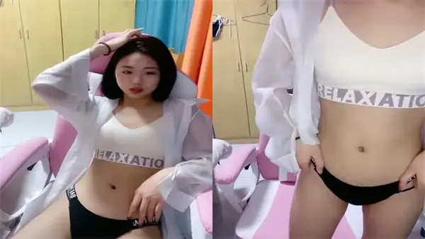 极品学妹小蓝儿下海兼职！萝莉转型黄播直播自慰，嫩穴激情玩弄秀！