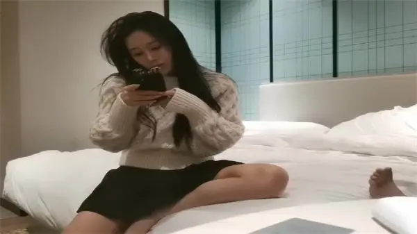 文轩探花第四部：极品售货员1的湿身制服诱惑