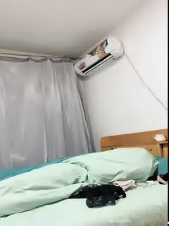 巨乳奶妈❤️-下海给宝宝赚奶粉钱，鲜奶多多，风趣挑逗哥哥们，黑丝肥臀诱惑，这穴看着老骚呀，都沾白带了！第01集