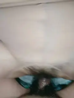 特写无套打桩白浆四溅，阴毛上全是，大战熟女女上位啪啪，最后插菊花第01集