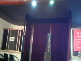 天堂香艳表演妹子颜值身材都不错表演大胆放得开上面拉的横幅有点讽刺第02集