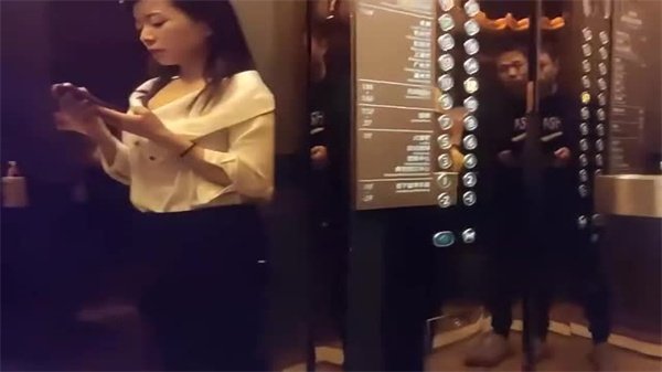 小秋探花约会22岁高颜值嫩妹，酒店开房激情啪啪全记录