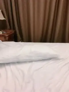 9分颜值极品女神！细腰美腿很是迷人！美臀翘起假屌后入，无毛骚穴一下下深插，表情很是诱惑第03集