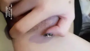 我是你可爱的小猫是谁？我是你可爱的小猫是知名的网红女神，这一部私拍福利视频中，我是你可爱的小猫出穿着女仆装，性感的露出自己的爆乳，非常的诱人