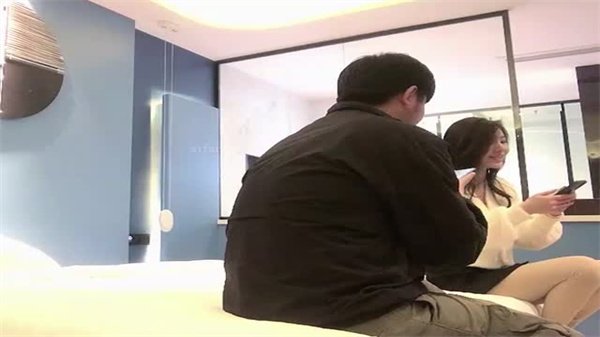 12/07小宝大神重庆私拍 极品校花黑丝长裙激情约啪实录
