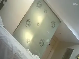 紧身裹胸高挑大长腿小姐姐趴在鸡巴上不停吞吐舔吸，这天堂享受好爽，屁股与下体啪啪碰撞嗷嗷浪叫第03集