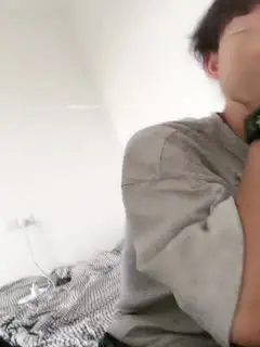 萌萝莉乱伦：我眼馋你很久了，我们把该办的都办了好吧，我有点不敢，他是我好闺蜜男朋友，她去成都空降了，对不起闺蜜啊第01集
