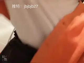 Twitter福利@奶糖jbjbjb27童颜巨乳小嫩逼还演示如何使用卫生棉条