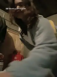 丰满大屁股骚女【单单妹】在家自慰，全裸翘起肥臀手指快速扣弄出水，很是诱惑喜欢不要错过第02集