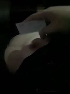 酒吧下了迷药和春药，这个00后中国南航的在职空姐，B太紧了，奶头也很粉嫩迷药劲先上来了，先揉—下奶头，等春药劲一到准备开日。第01集