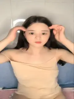 颜值不错粉嫩美乳妹子自慰秀漏奶呻吟娇喘按摩器震动逼逼很是诱惑喜欢不要错过第01集