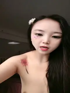 风骚人妻一个人在家释放天性，全程露脸情趣珍珠内裤诱惑狼友，互动撩骚狼友蹂躏逼逼，特写展示搞出好多淫水第06集