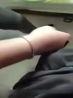 母子乱伦神作·青春期的儿子拿老妈内裤打飞机被发现，微信一番教导后母子坦诚相见，帮儿子破处！第01集