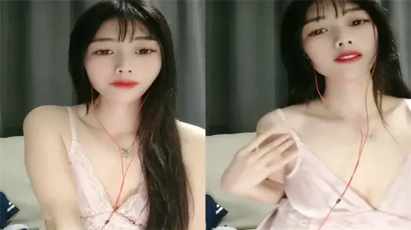 黑丝美腿苗条巨乳骚妇诱惑蒙面狼友舔奶玩弄，激烈操逼高潮