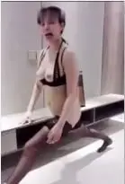 白皙淫娃一字马热身挑逗，惨遭男友口爆颜射灌浆！