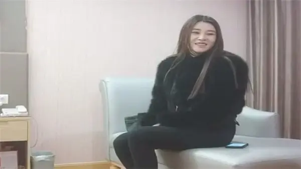 利哥探花：高颜值网红大长腿丰乳肥臀极致诱惑