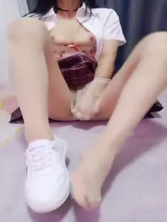 坏女孩-隔着丝袜震动棒zw自拍