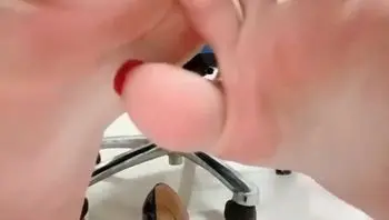 易直播女神足控软软自拍福利，修长美腿极品嫩足魅惑