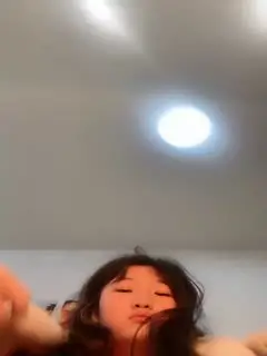 儒雅素颜巨乳妹子露脸男友双手搓奶子，小穴干净粉嫩无套啪啪巨乳乳交享受其中第05集
