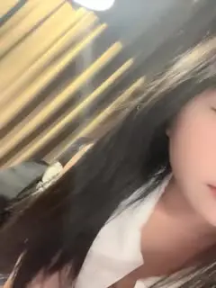 短发10级清纯甜美耐看小美眉，居然敢在空旷的公园里露出大奶子_4