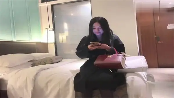 探花酒店激情约炮：24岁兼职美甲师的诱惑性爱实录