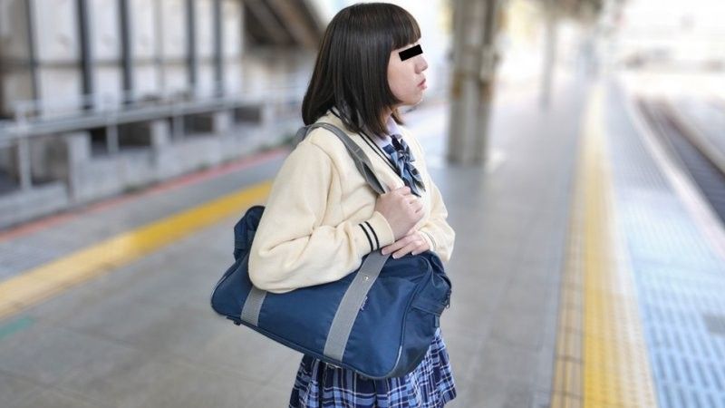 制服少女山中しおり用餐惨遭饥渴男偷窥实录 10musume_030125_01