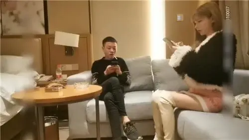 约到风骚小妖精，床上疯狂索求不停