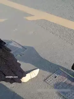 家中太卡出去开房双飞两个露脸骚货全过程身材都不错相貌也可以换着干淫水都挺多连搞2场对白精彩第01集