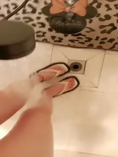憋在家里的风骚小少妇露脸跟小哥啪啪性爱，口交大鸡巴让小哥玩逼特写展示，无套抽插，骚女主动上位好淫荡第03集