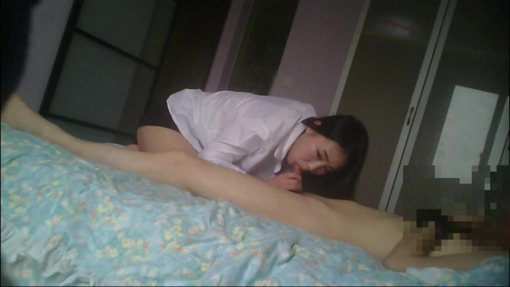 睡不著？讓手指好好疼愛妳濕透的小穴...