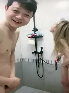 被大哥弄舒服的小骚货，全程露脸给大哥口交深喉真鸡巴骚，让大哥又草又抠高潮不断，揉着骚奶子侧入爆草蹂躏第05集